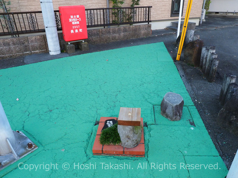 三角地にある世界一小さな公園